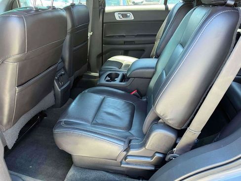 Used 2014 Ford Explorer XLT w/ Equipment Group 202A AWD/4WD image 9