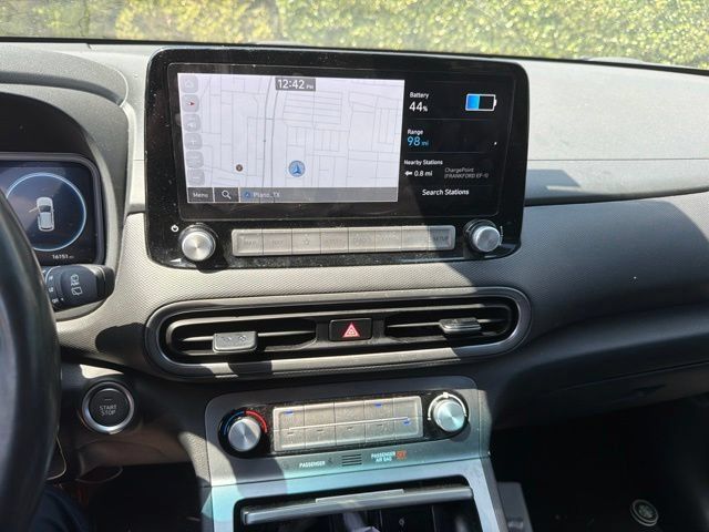 Certified 2023 Hyundai Kona Limited FWD image 7