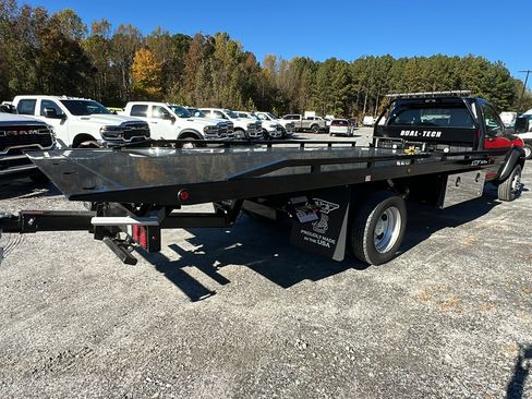 New 2025 RAM 5500 4x4 Regular Cab image 9