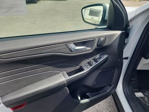 New 2025 Ford Escape SE w/ PHEV Premium Package image 15