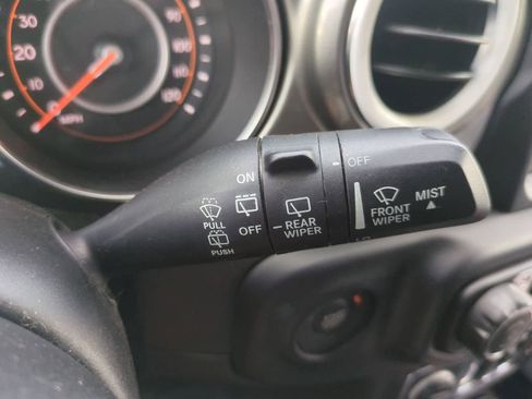Certified 2019 Jeep Wrangler Unlimited Sahara AWD/4WD image 25
