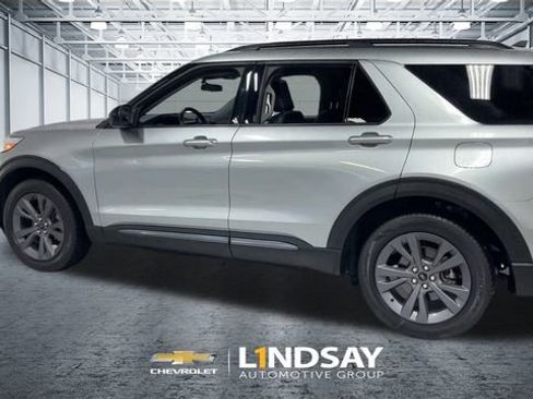 Used 2023 Ford Explorer XLT w/ Equipment Group 202A image 7