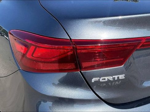 Used 2022 Kia Forte LXS FWD image 27