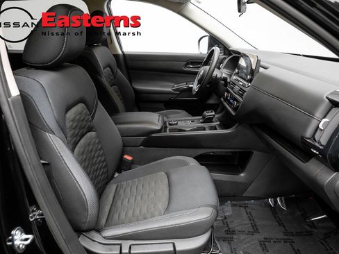 Used 2025 Nissan Pathfinder S image 27