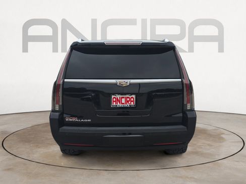 Used 2018 Cadillac Escalade ESV Platinum RWD image 9
