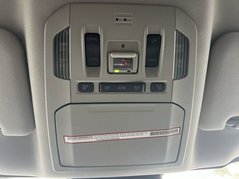 Used 2021 Toyota Highlander XLE FWD image 28