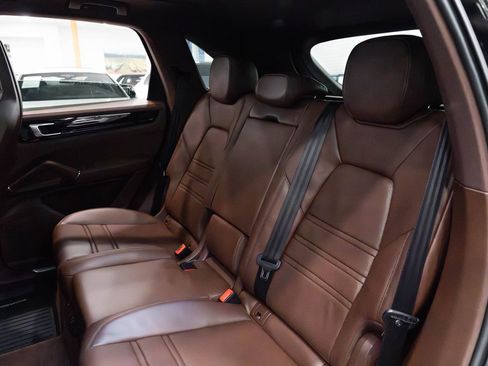 Used 2023 Porsche Cayenne AWD/4WD image 20