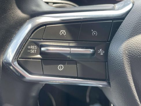 Used 2025 Chevrolet Traverse LT FWD image 21