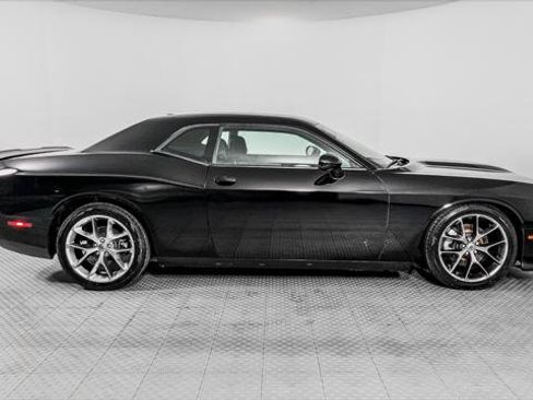 Used 2022 Dodge Challenger GT RWD image 9