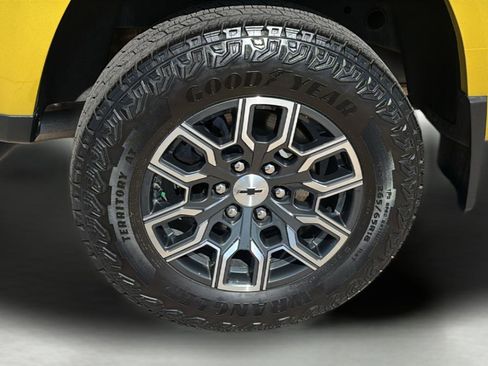 Used 2023 Chevrolet Colorado Z71 w/ Z71 Convenience Package 2 image 11