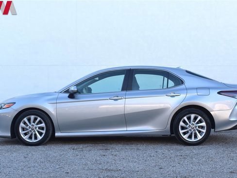 Used 2022 Toyota Camry LE image 9
