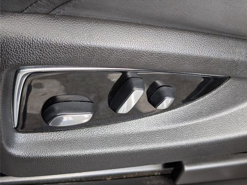 Used 2019 Cadillac Escalade Premium Luxury image 24