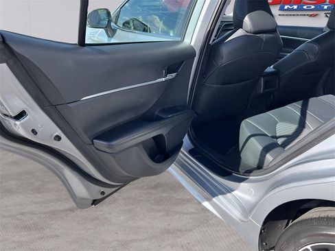 Used 2023 Toyota Camry SE image 11