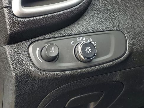 Used 2018 Chevrolet Trax LT FWD image 9