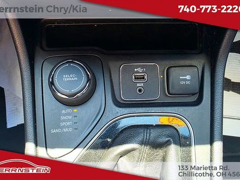 Used 2020 Jeep Cherokee Limited w/ Luxury Group AWD/4WD image 20