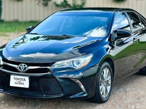 Used 2017 Toyota Camry SE FWD image 1