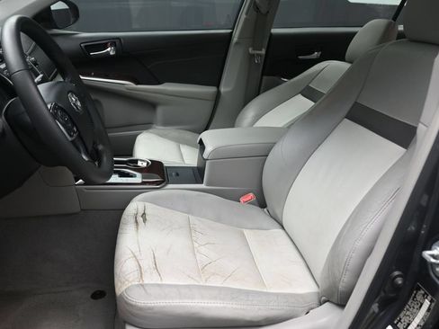 Used 2013 Toyota Camry XLE w/ Leather Pkg FWD image 18