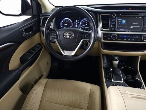 Used 2014 Toyota Highlander Limited w/ Driver Technology Package image 19