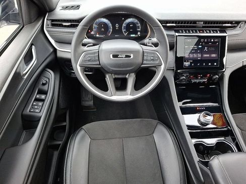 Certified 2023 Jeep Grand Cherokee Altitude AWD/4WD image 11