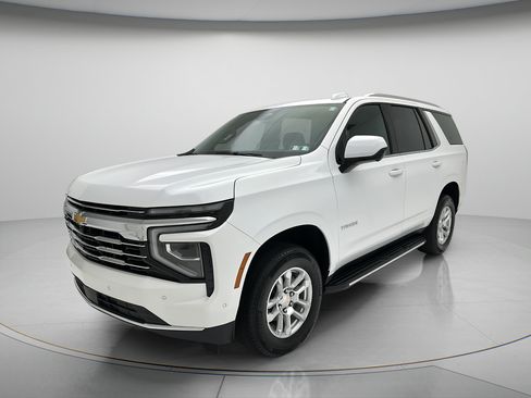 Used 2025 Chevrolet Tahoe LT AWD/4WD image 3