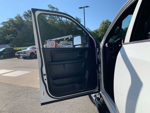 Used 2024 RAM 3500 Tradesman w/ Safety Group image 17