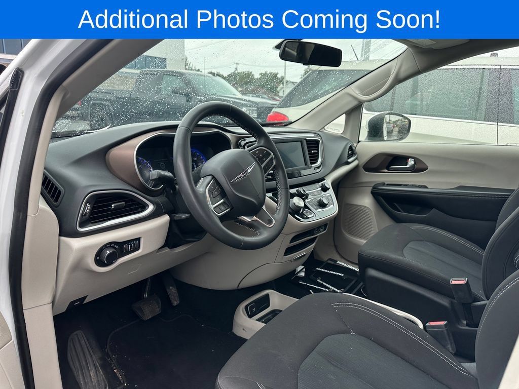 Used 2022 Chrysler Voyager LX FWD image 9