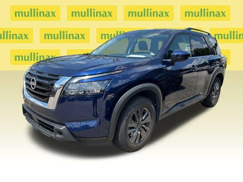 Used 2025 Nissan Pathfinder SV FWD image 6