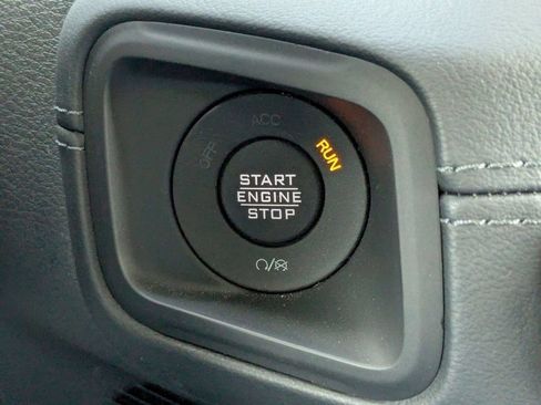 Used 2025 Jeep Wrangler Unlimited Rubicon w/ Convenience Group AWD/4WD image 18