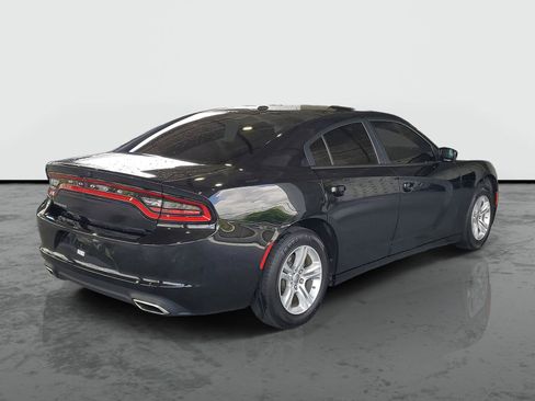 Used 2022 Dodge Charger SXT RWD image 2
