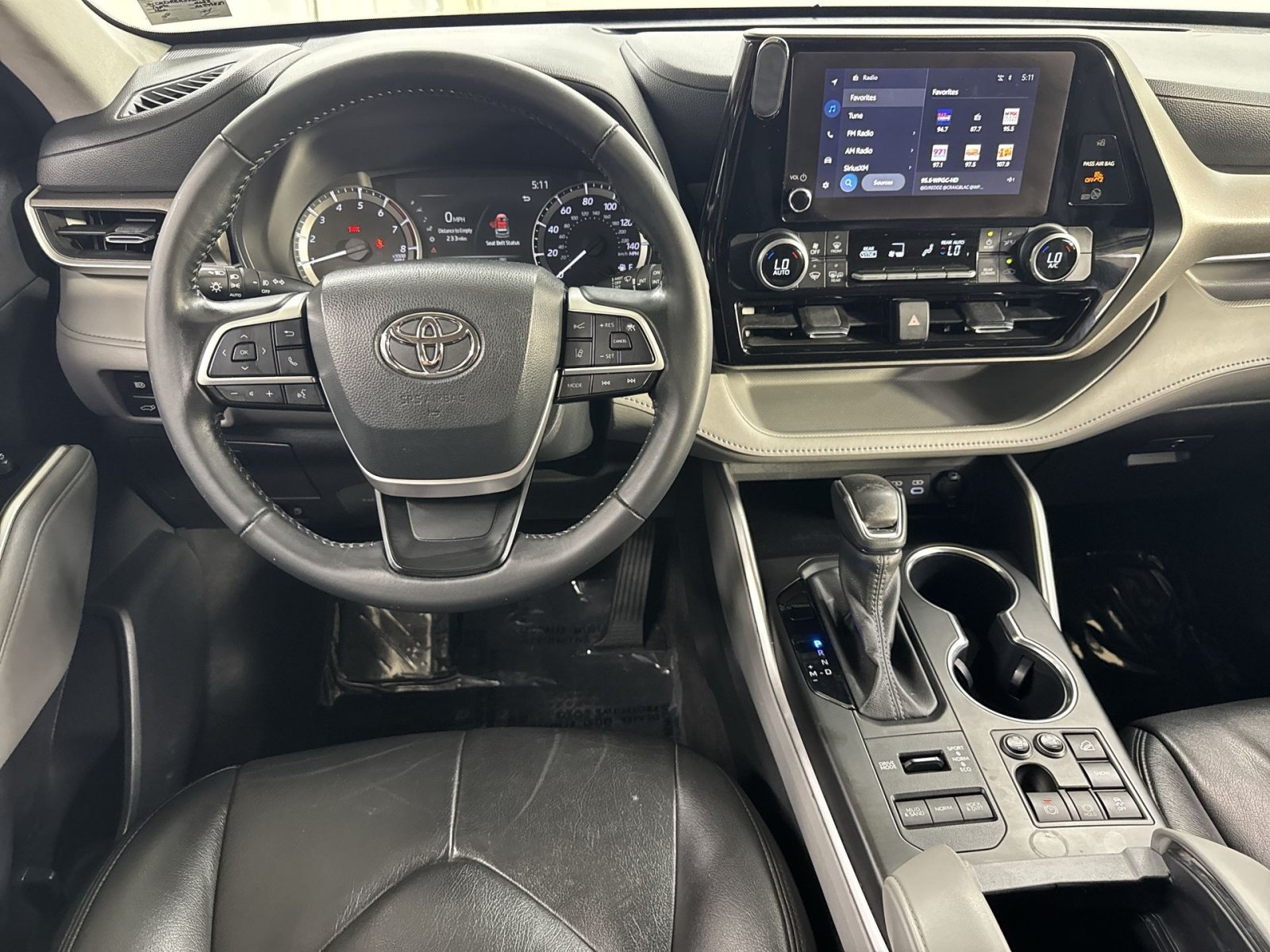 Used 2023 Toyota Highlander LE AWD/4WD image 35