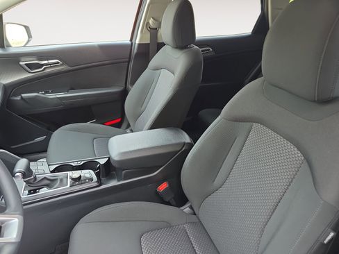 Certified 2025 Kia Sportage LX image 21