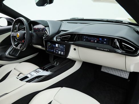 Used 2025 Ferrari 12Cilindri RWD image 23