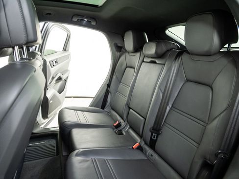 Used 2021 Porsche Cayenne Coupe image 22