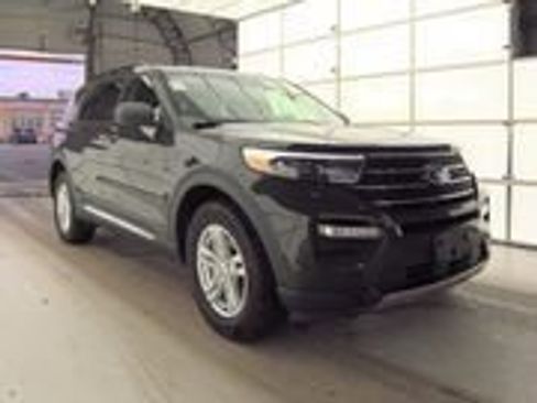 Used 2022 Ford Explorer XLT w/ Equipment Group 202A image 4