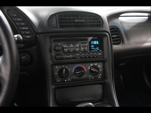 Used 1998 Chevrolet Corvette Coupe w/ Roof Pkg RWD image 11