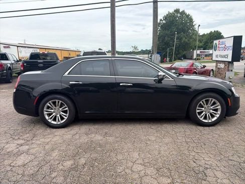 Used 2015 Chrysler 300 C RWD image 6