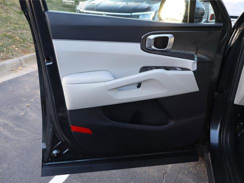 Certified 2025 Kia Sorento S image 13