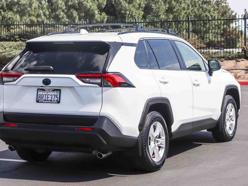 Certified 2020 Toyota RAV4 LE w/ Carpet Mat Package AWD/4WD image 7