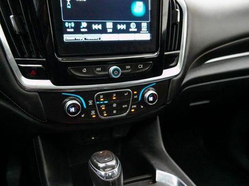 Used 2018 Chevrolet Traverse LT w/ LPO, Black Accent Package image 7