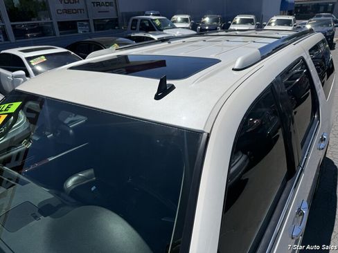 Used 2013 Cadillac Escalade ESV Luxury AWD/4WD image 16