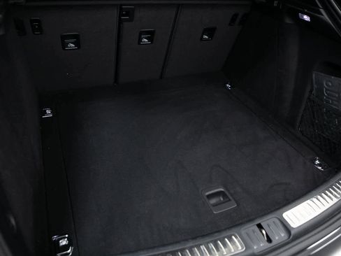 Certified 2023 Porsche Macan image 31