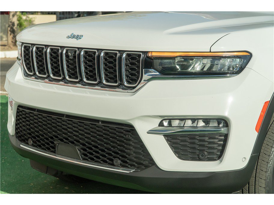 Used 2022 Jeep Grand Cherokee Limited 4xe w/ Luxury Tech Group II AWD/4WD image 3