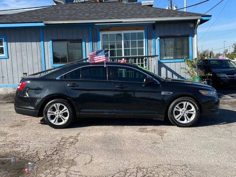 Used 2015 Ford Taurus SEL FWD image 5