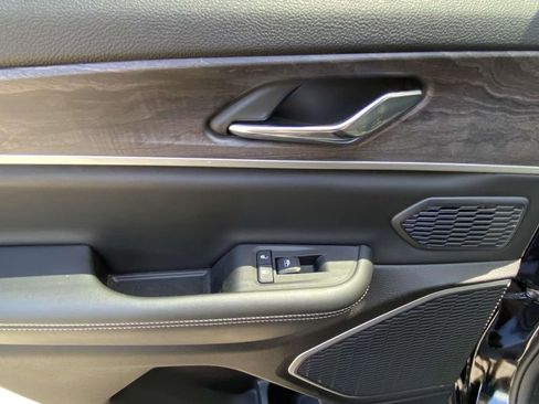 Used 2024 Jeep Grand Cherokee Limited 4xe image 12