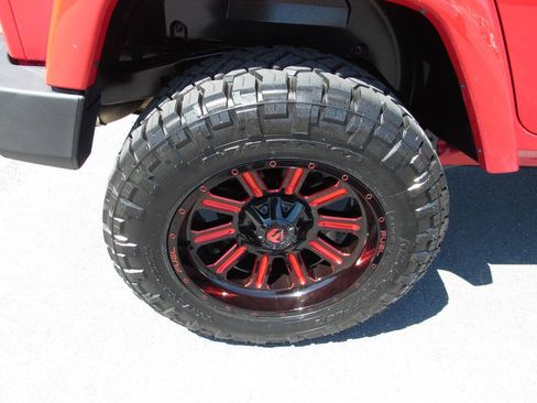 Used 2012 Jeep Wrangler Unlimited Sahara w/ Connectivity Group AWD/4WD image 12