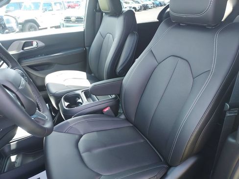 New 2027 Chrysler Pacifica LX FWD image 17