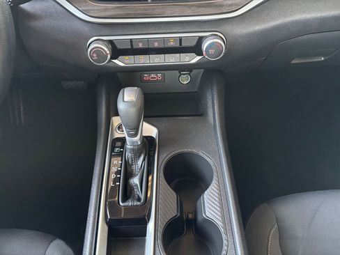 Used 2025 Nissan Altima 2.5 SV FWD image 41