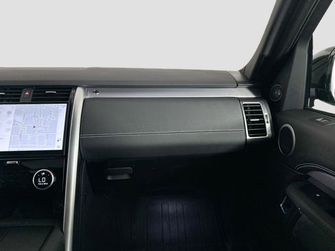 Certified 2025 Land Rover Discovery Dynamic SE image 29