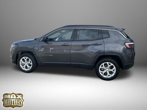 Used 2024 Jeep Compass Latitude image 3