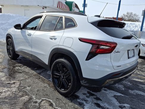 Used 2024 Chevrolet Trax ACTIV w/ Driver Confidence Package image 2